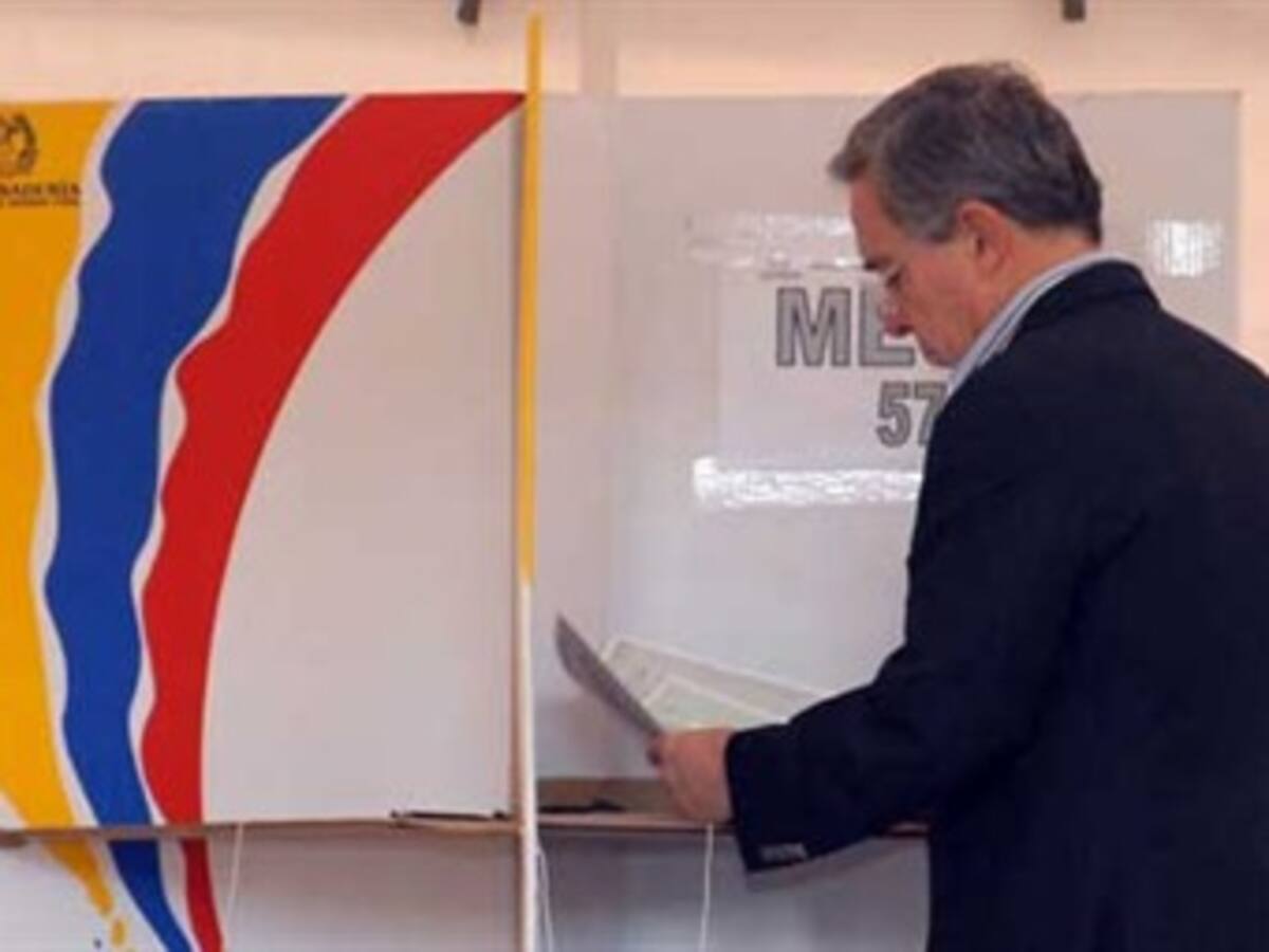 No al uso de fotos y nombres en logos de las campañas para 2014