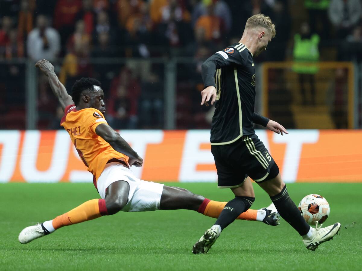 Davinson Sánchez titular en la victoria del Galatasaray sobre el Sparta Praga