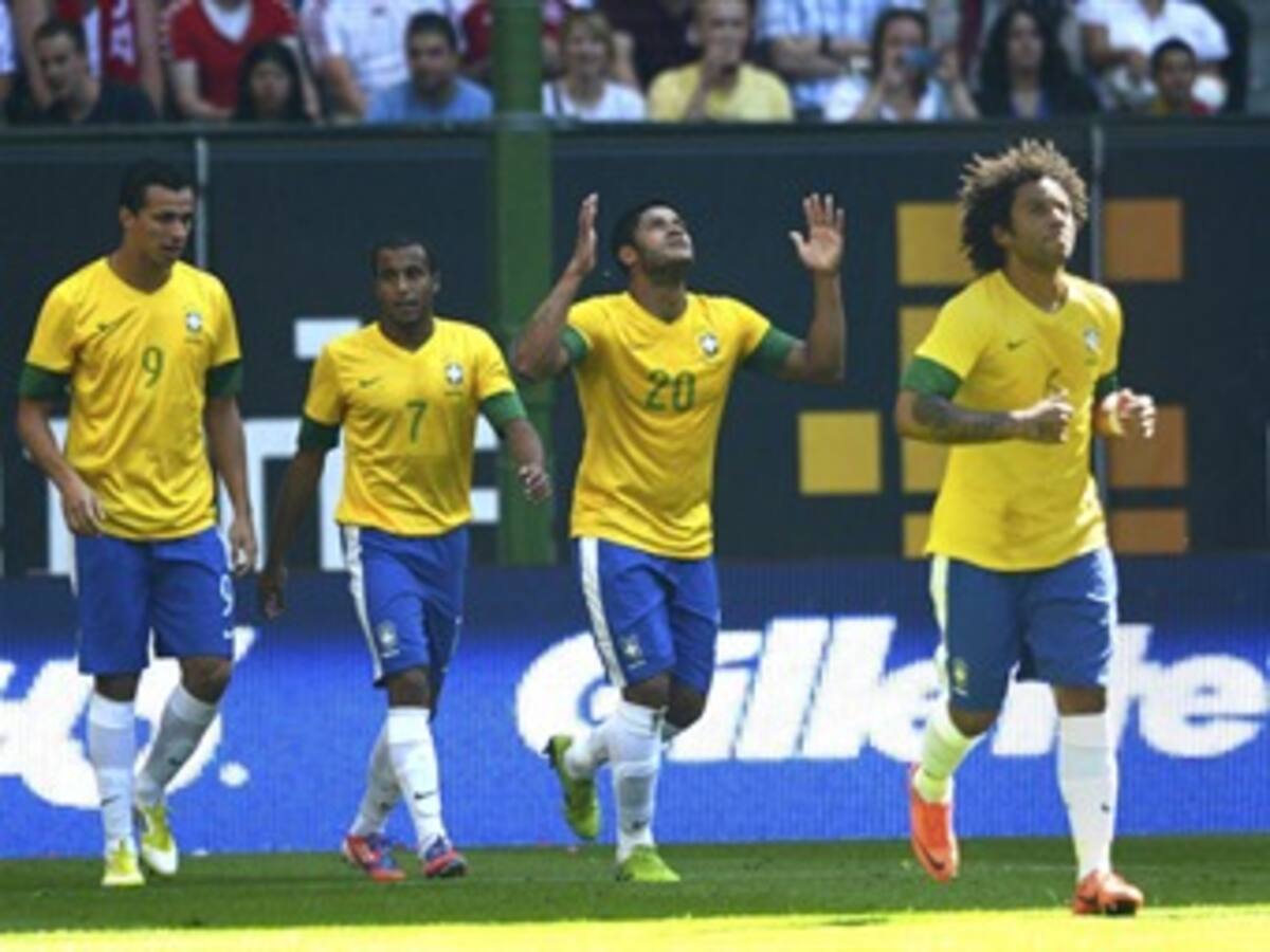 Brasil venció 3-1 a Dinamarca en su preparación para Londres-2012