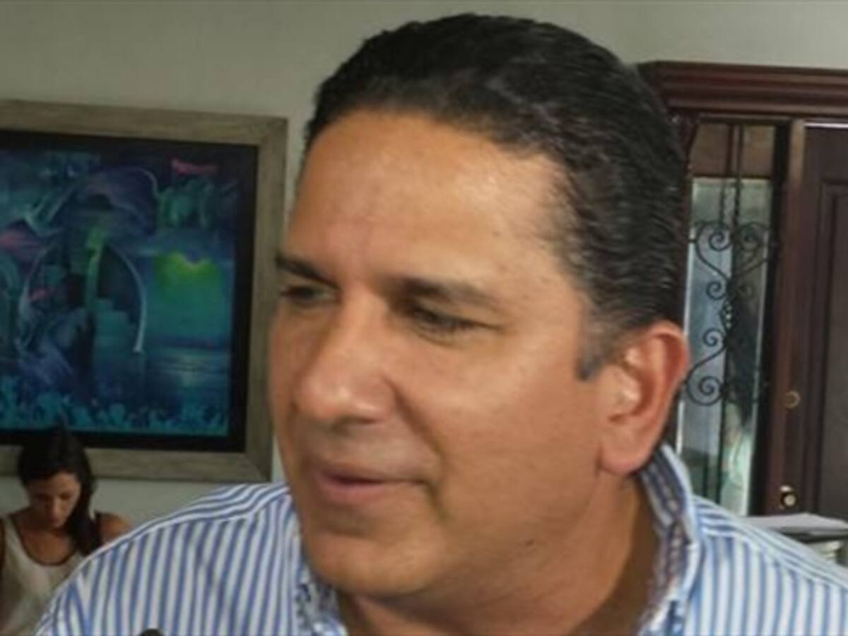 Contraloría embarga sueldo del gobernador de Bolívar