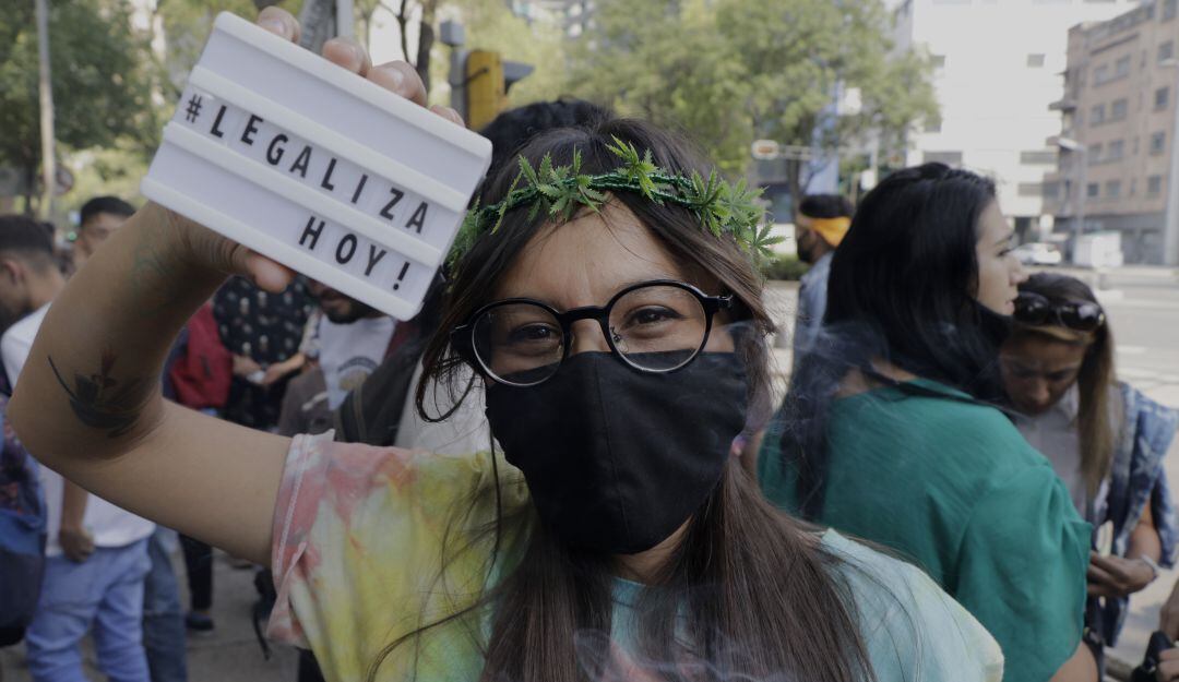 Aunque se permite el porte y consumo de marihuana en México, no se autoriza su venta o importación.
