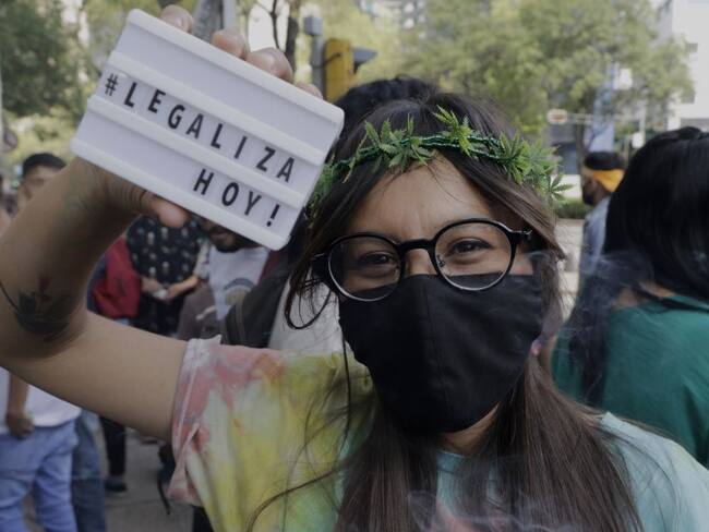 Aunque se permite el porte y consumo de marihuana en México, no se autoriza su venta o importación.