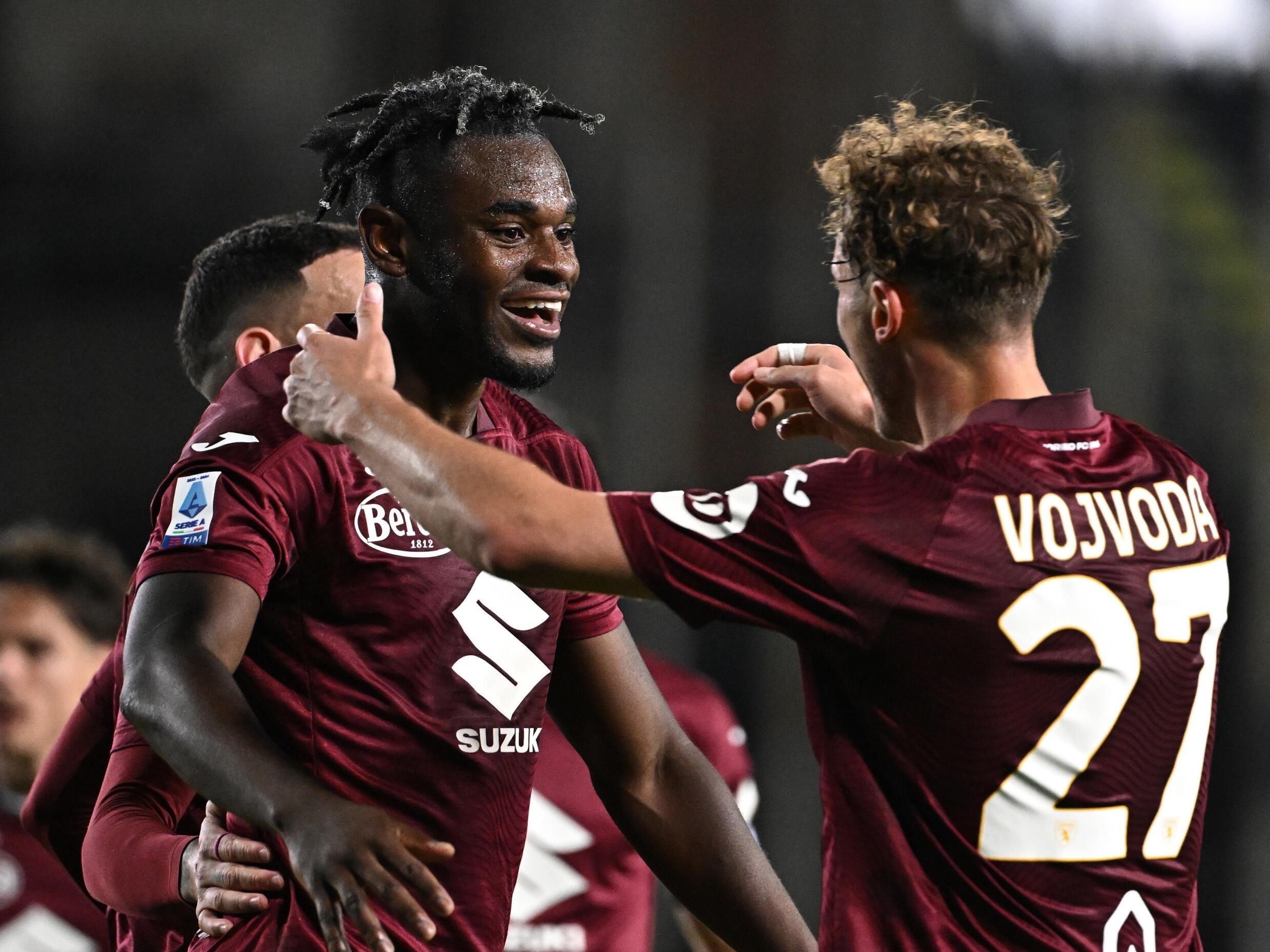 Empoli (Italy), 06/04/2024.- Torino's Duvan Zapata celebrates with his teammates after scoring the 1-1 goal during the Italian Serie A soccer match between Empoli FC and Torino FC, in Empoli, Italy, 06 April 2024. (Italia) EFE/EPA/CLAUDIO GIOVANNINI