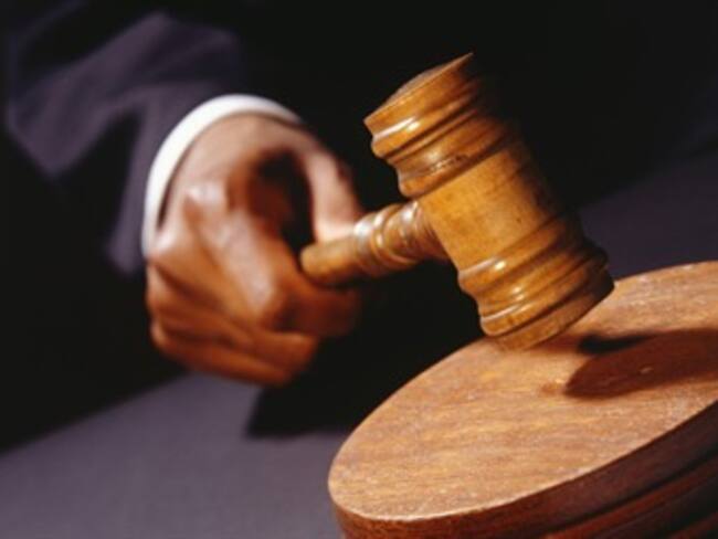 En Medellín un abogado defensor se desmayó en plena audiencia y el juez lo encarcela