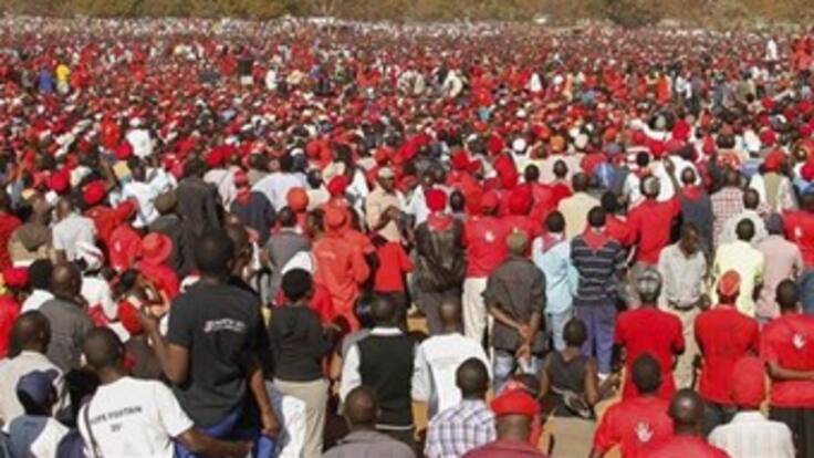 Las elecciones en Zimbabue, en la columna de Diana Uribe