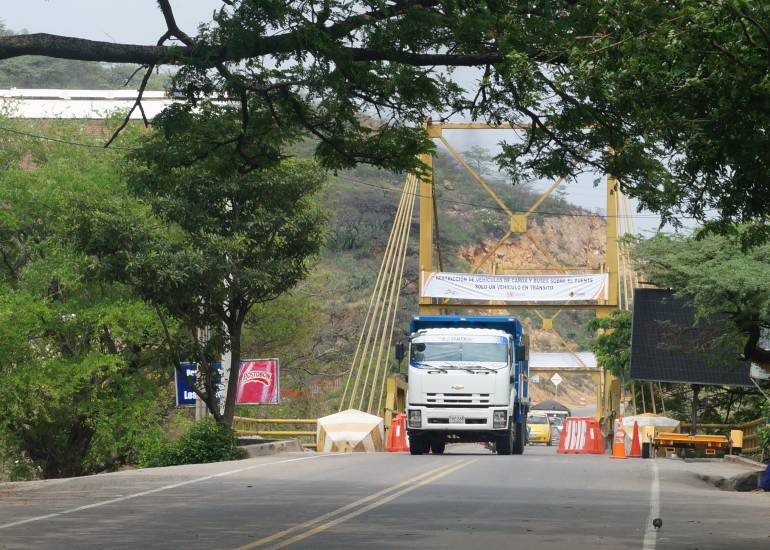 Puente Mariano Ospina Pérez