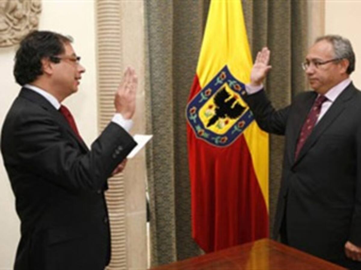 Denuncian penalmente al alcalde Gustavo Petro y al gerente del Acueducto