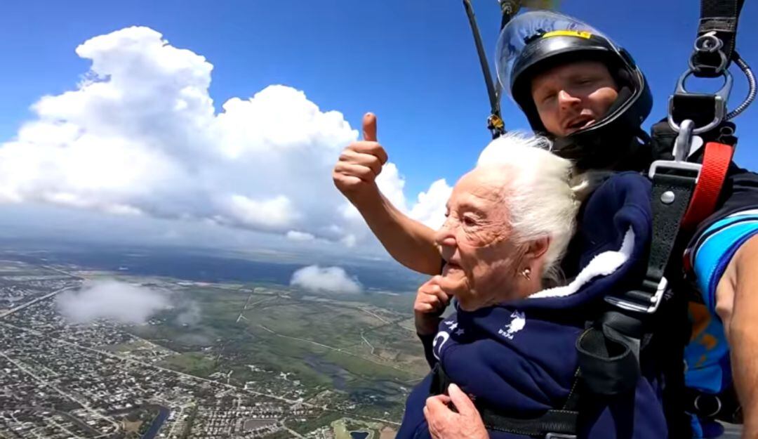 La británica Raymonde Sullivan se volvió viral luego de cumplir esta hazaña
