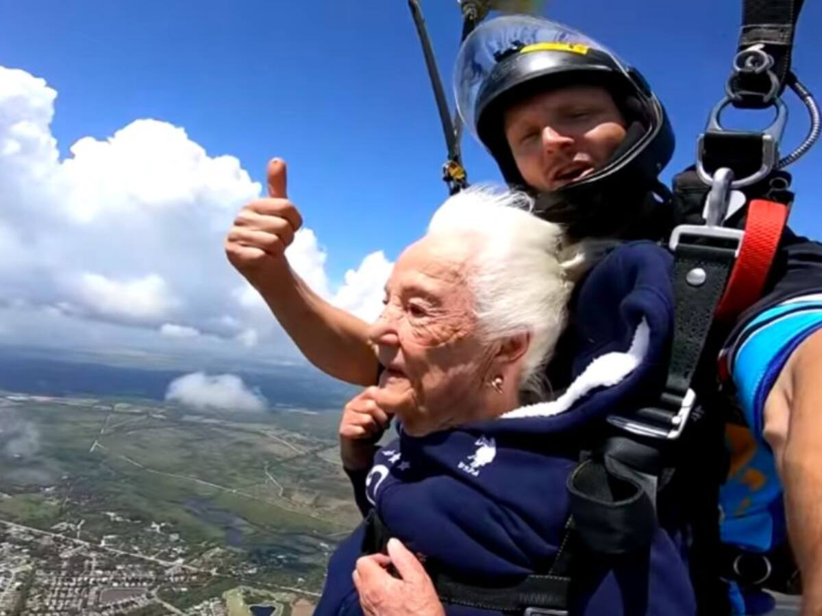Enfermera de la guerra celebró su cumpleaños 100 saltando en paracaídas