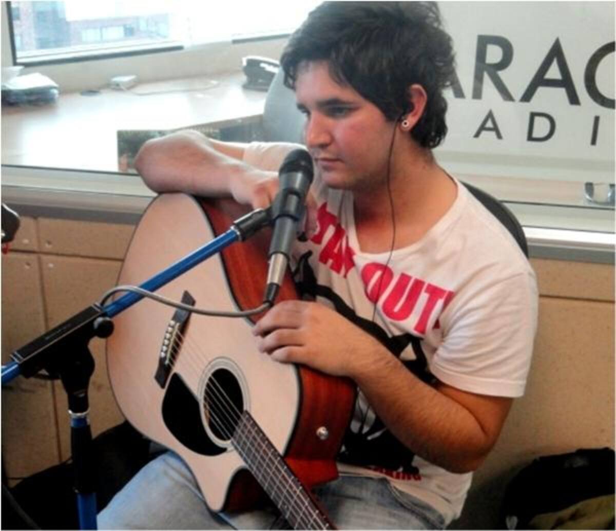 Sergio Gómez, vocalista de la banda "La Tina"