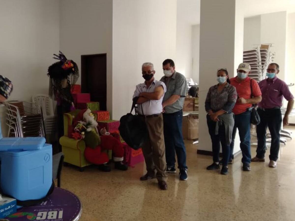 Ciudadanos en Armenia evidencian la importancia de la vacunación COVID