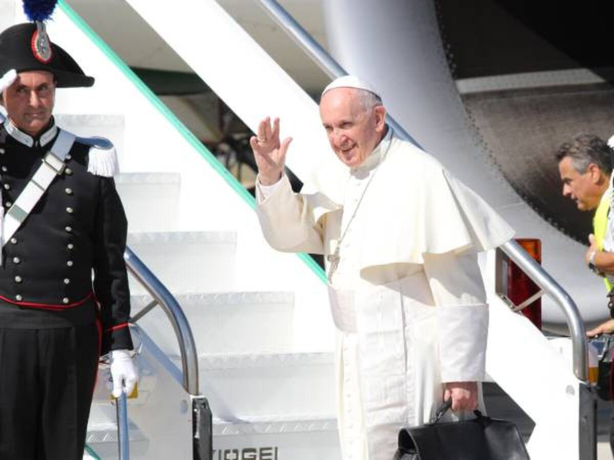 Papa Francisco pide caminos de paz para Venezuela