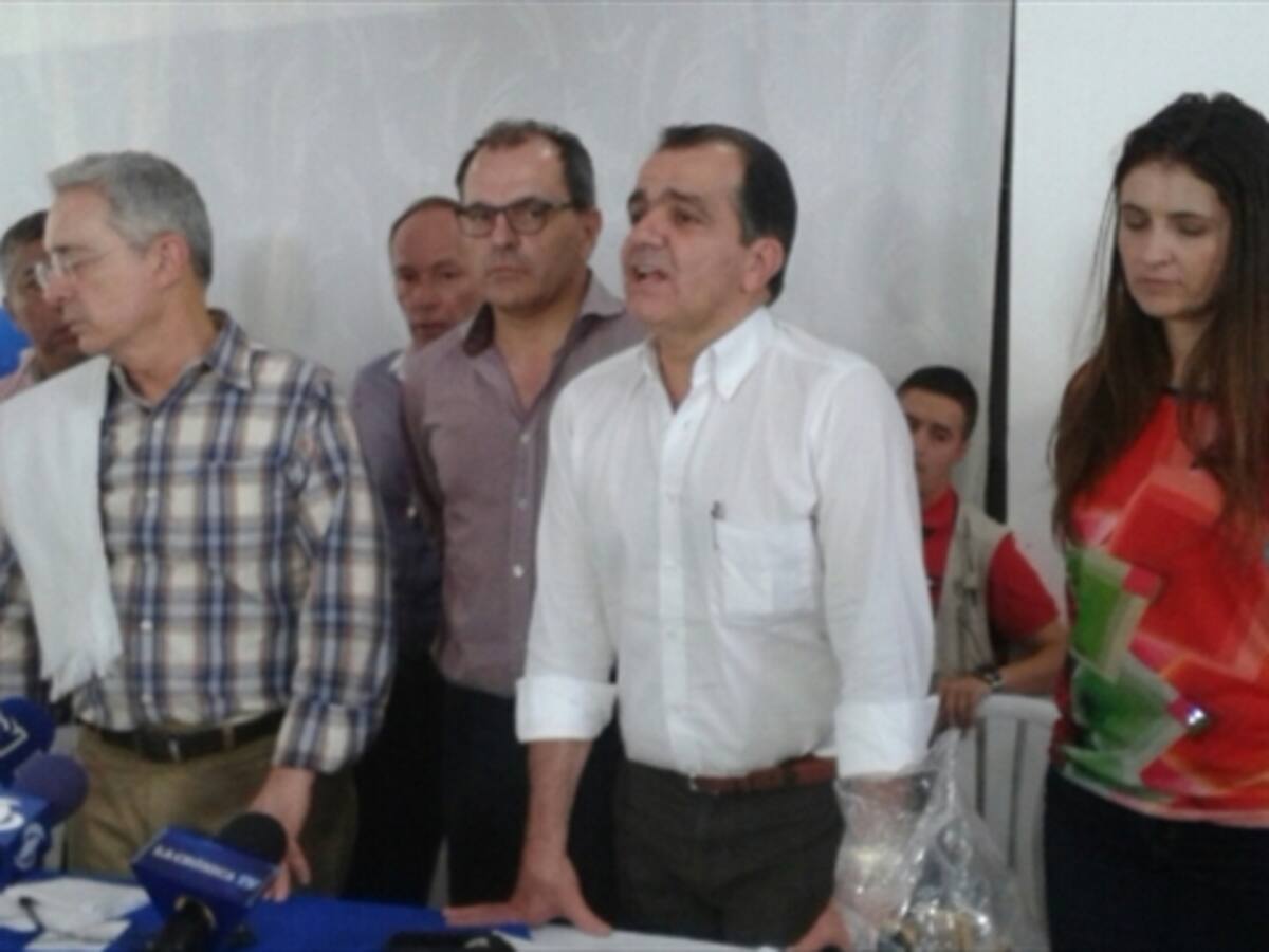 "Las Farc debe financiar desminado con dineros narcos": Oscar Iván Zuluaga