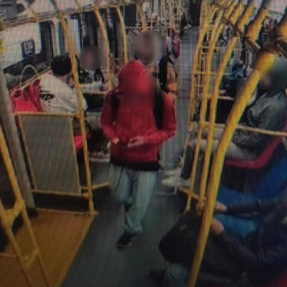 Capturan a delincuentes que robaban en TransMilenio: tenían en su poder celulares y computadores