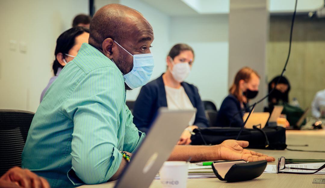 La delegación se reunión con el alcalde del Puerto Victor Vidal.