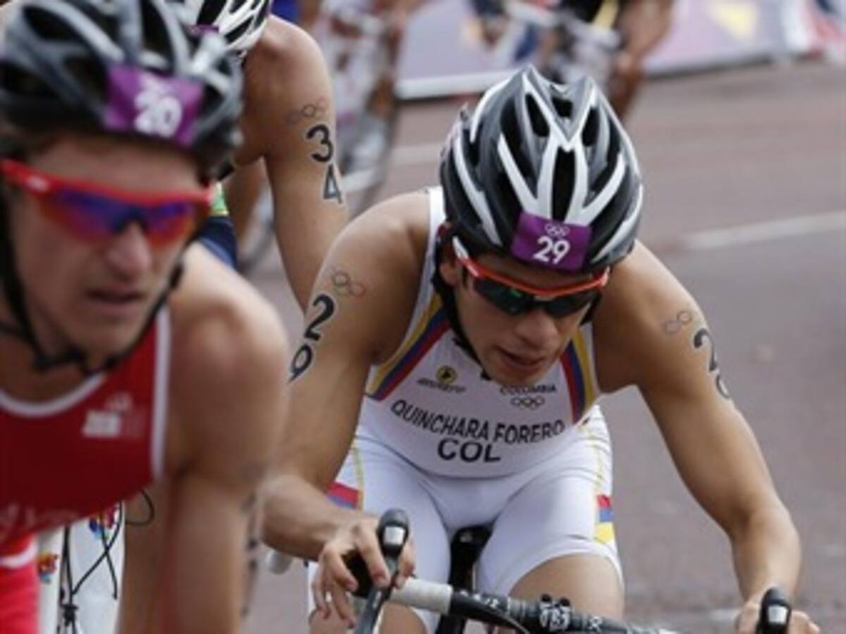Carlos Quinchará finalizó penúltimo en su primera experiencia olímpica en la prueba de triatlón