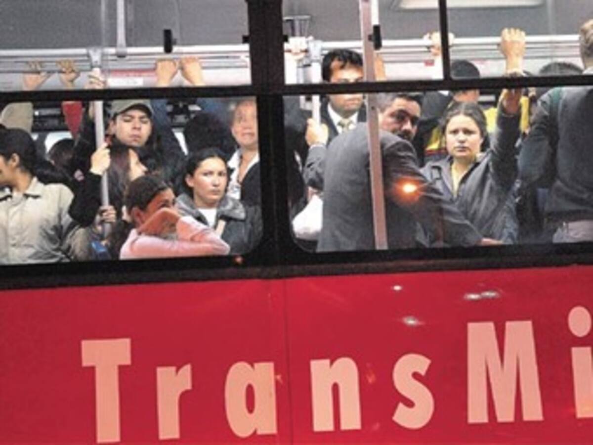 Fuertes críticas a Fiscalía por caso de abuso a una mujer en Transmilenio