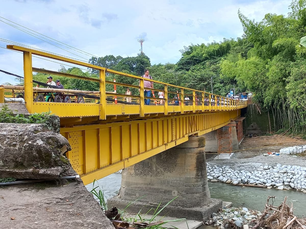 Sería viable la instalación de una barcaza cautiva en sector de Barragán: Empresario