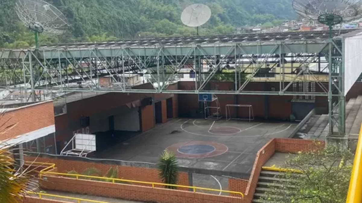 La Alcaldía debió quitar las antenas que ponían en riesgo a estudiantes del Alfredo García