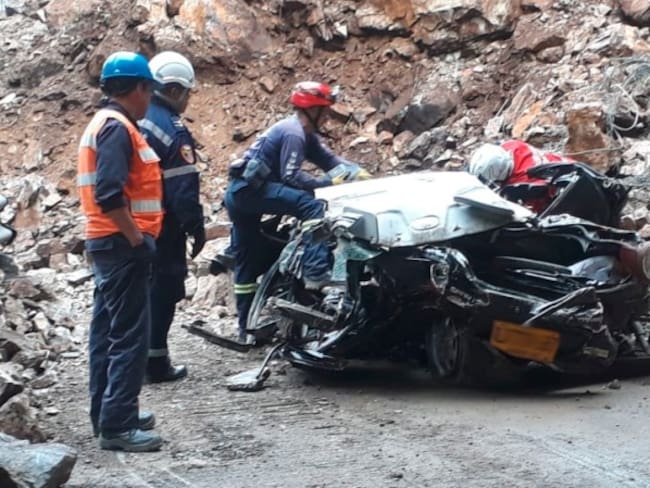 Al menos 4 víctimas mortales deja derrumbe en la vía Bogotá Villavicencio