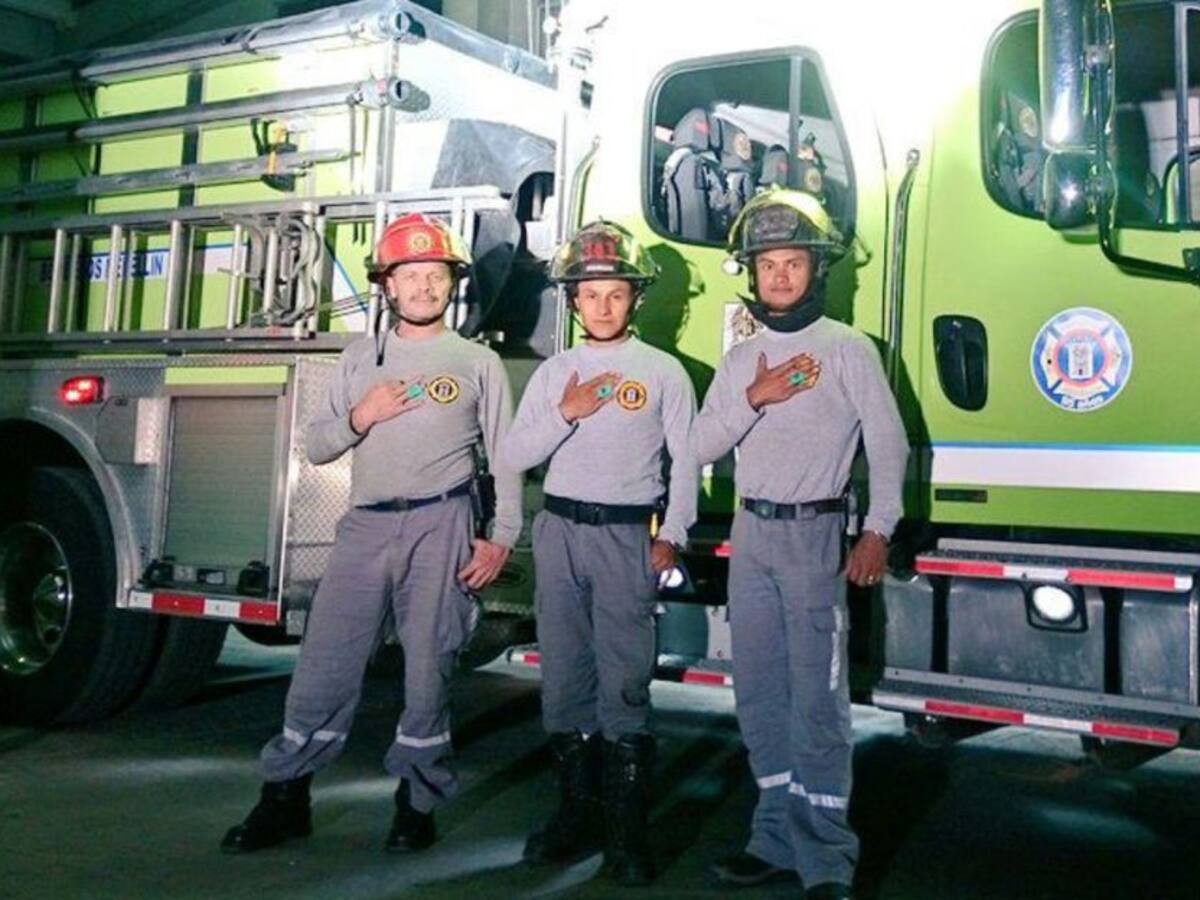 Gobernación entregó carros de bomberos a otros 7 municipios antioqueños