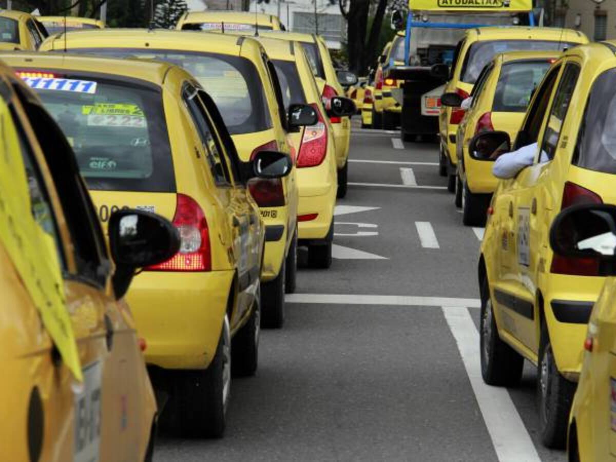 Toma de taxistas muestra que administración Peñalosa no ha despegado en seguridad: experto