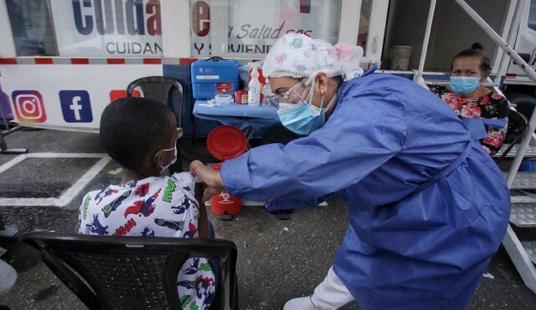 En caída continúa el pico de contagios por COVID-19 en Colombia