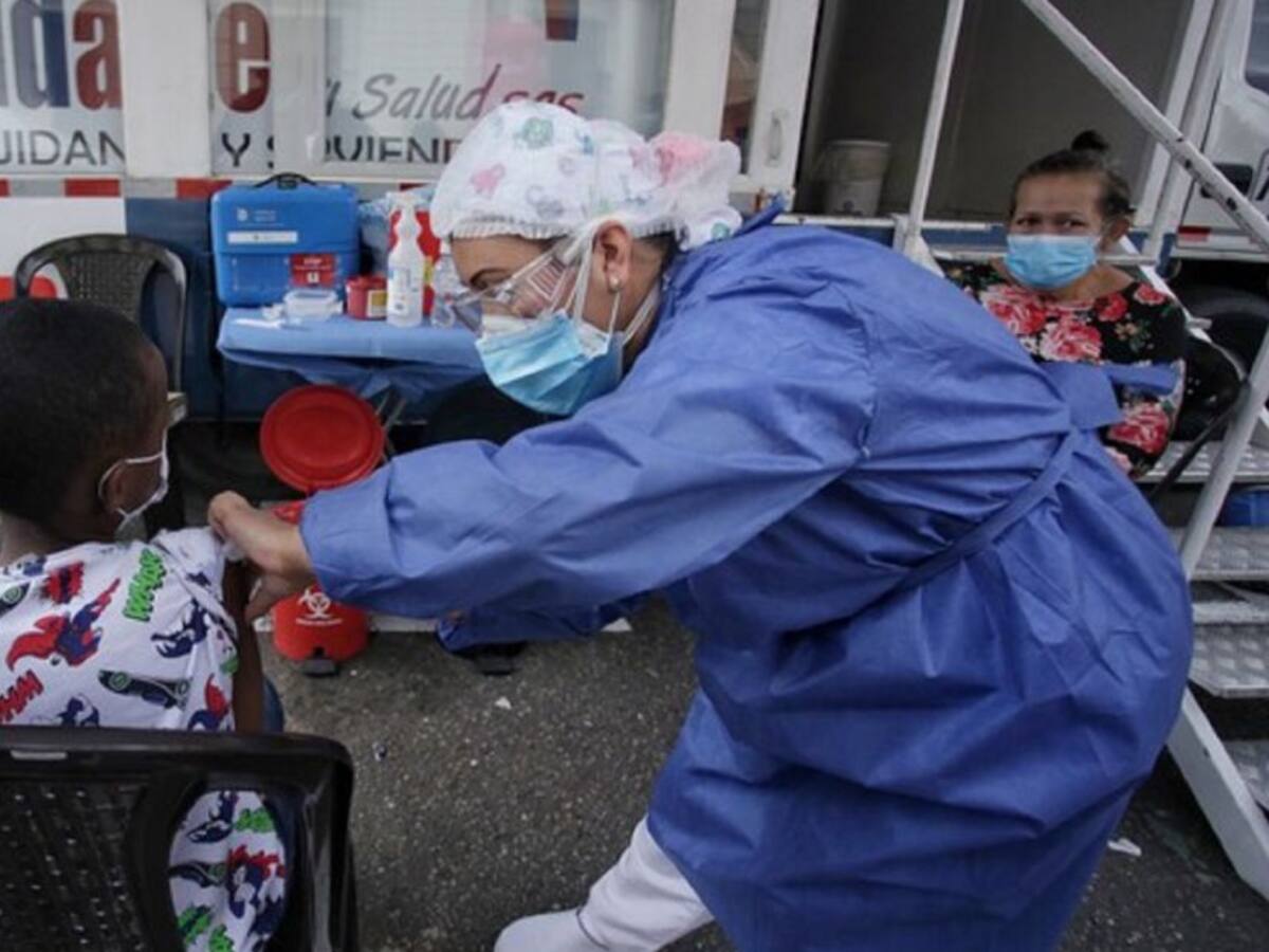 En caída continúa el pico de contagios por COVID-19 en Colombia