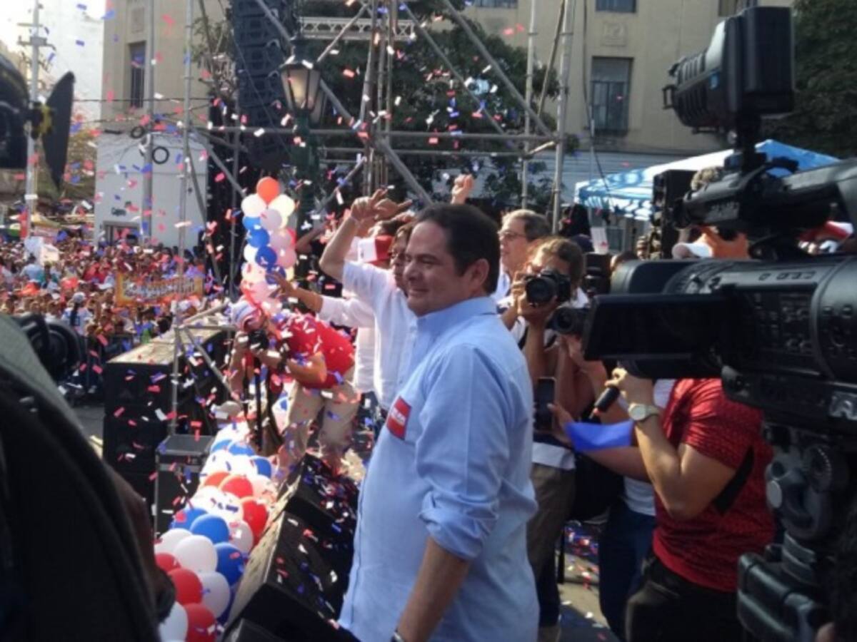 "Esta es mi encuesta, la de carne y hueso": Vargas Lleras en Barranquilla
