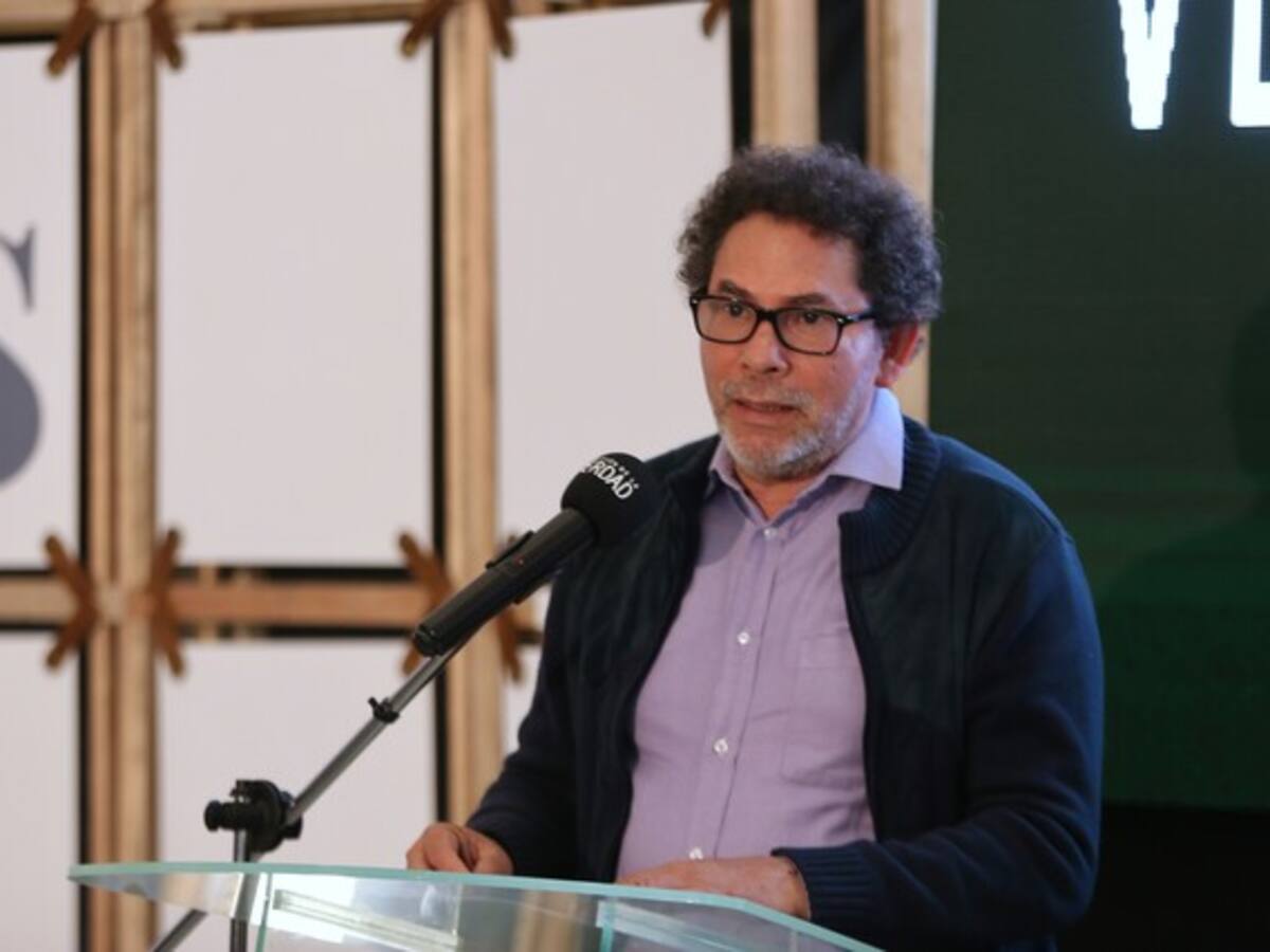 ¿Cuáles son las aspiraciones de Pastor Alape en su búsqueda de ser alcalde?
