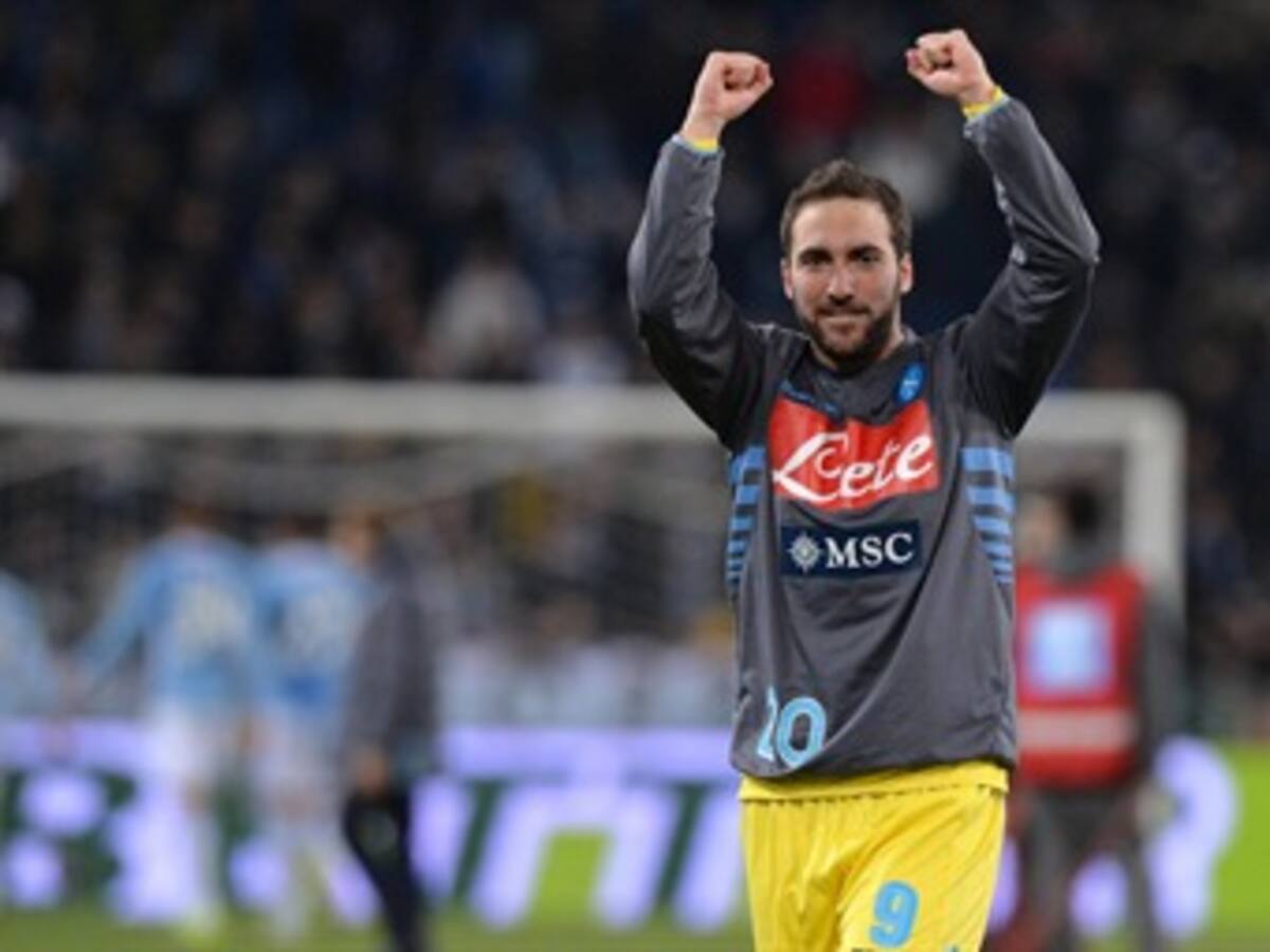 Con dos goles de Higuaín, Nápoles vence 4-2 a Lazio