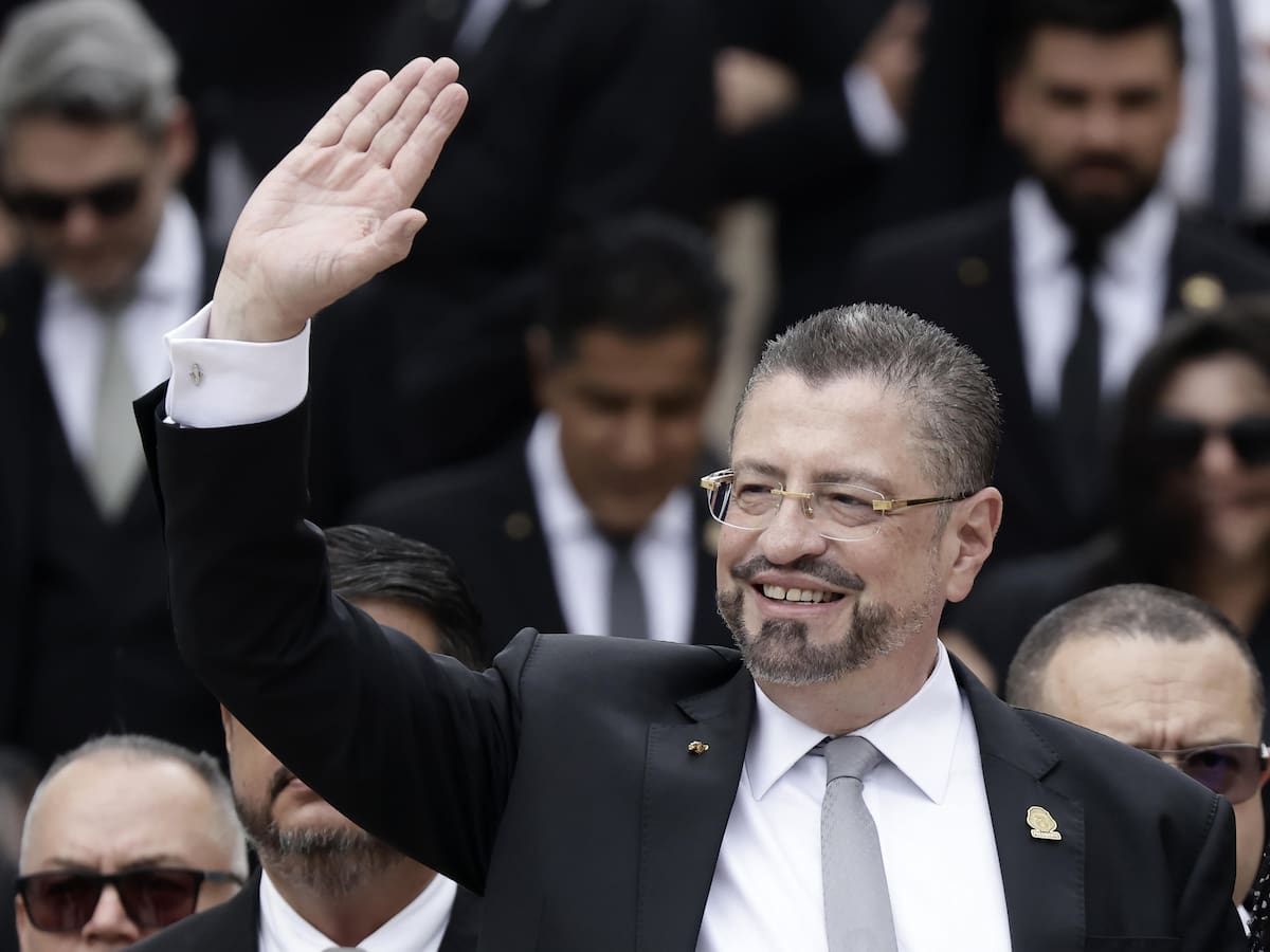 Costa Rica estudia levantar fuero presidencial por investigación contra Rodrigo Chaves