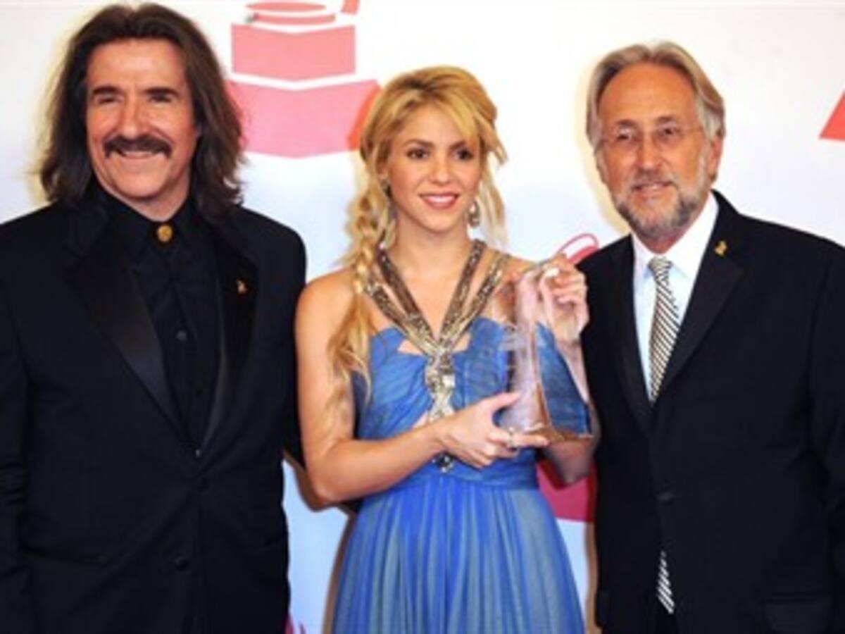 Shakira homenajeada por los grandes de la música en los Grammy Latinos