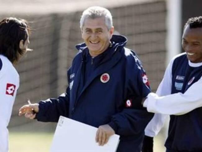 Colombia ya está en Montevideo y en la tarde del lunes entrenará en cancha del Club Miramar