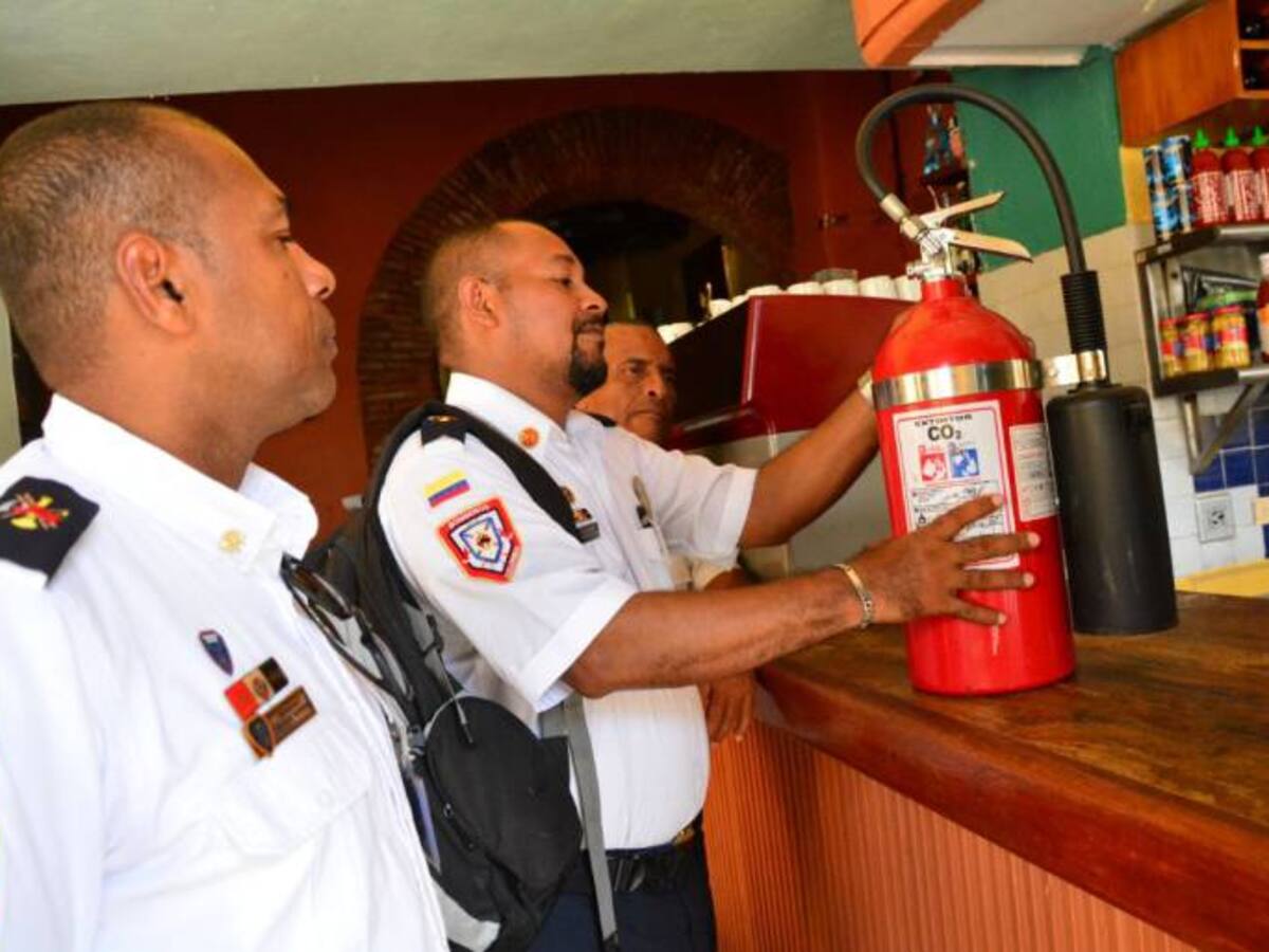 Bomberos realiza inspecciones de seguridad en el Centro Histórico en Cartagena