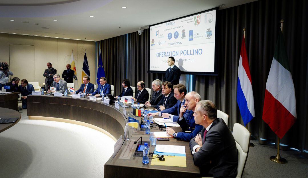 Rueda de prensa sobre la operación policial contra los miembros de la mafia 'Ndrangheta en la sede del Eurojust de La Haya.