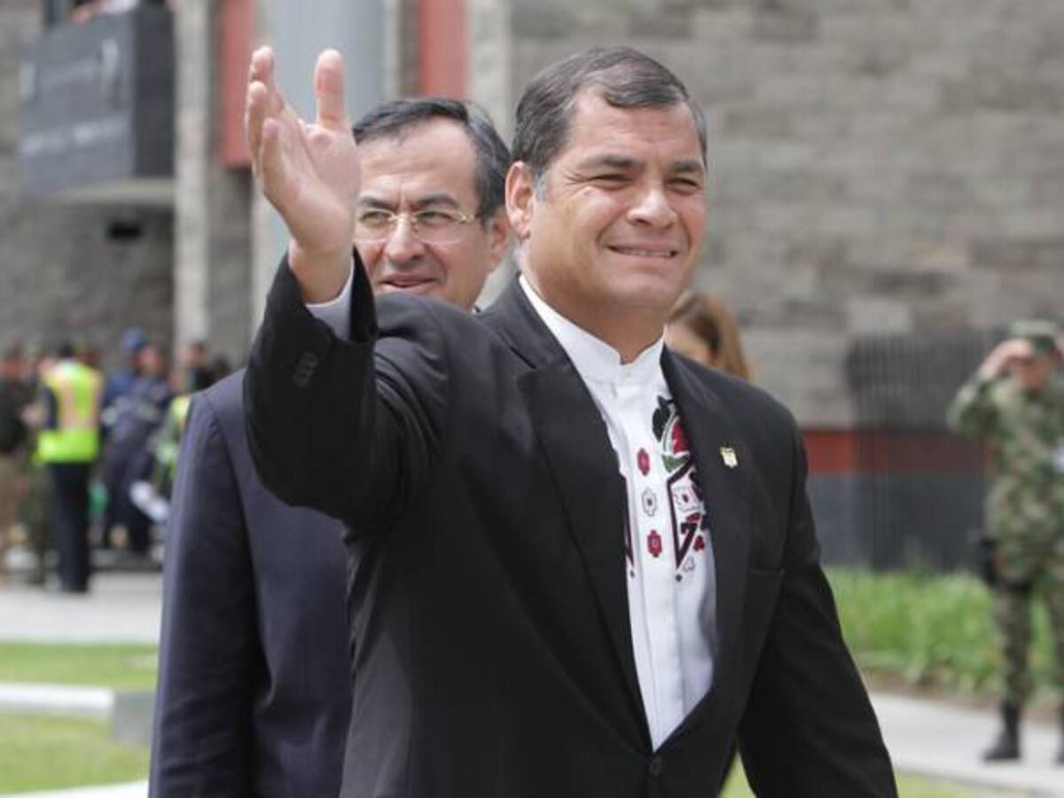 Correa agradece "gentileza" de Maduro y Santos por aceptar reunión en Quito