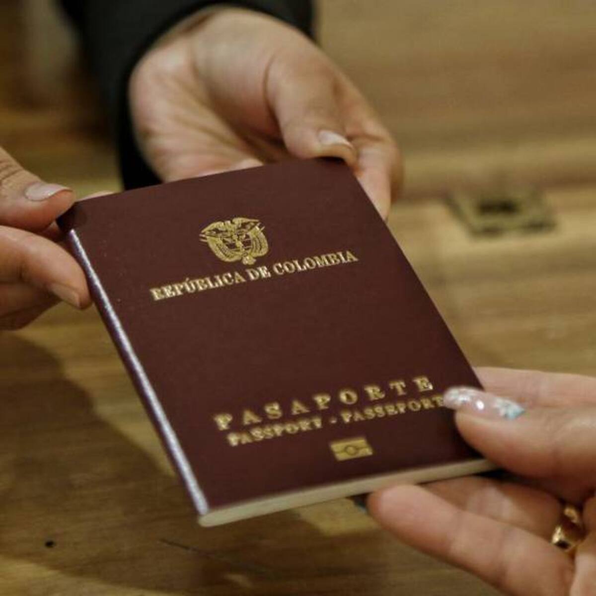Largas filas nuevamente para realizar trámite de expedición de pasaporte en Bogotá