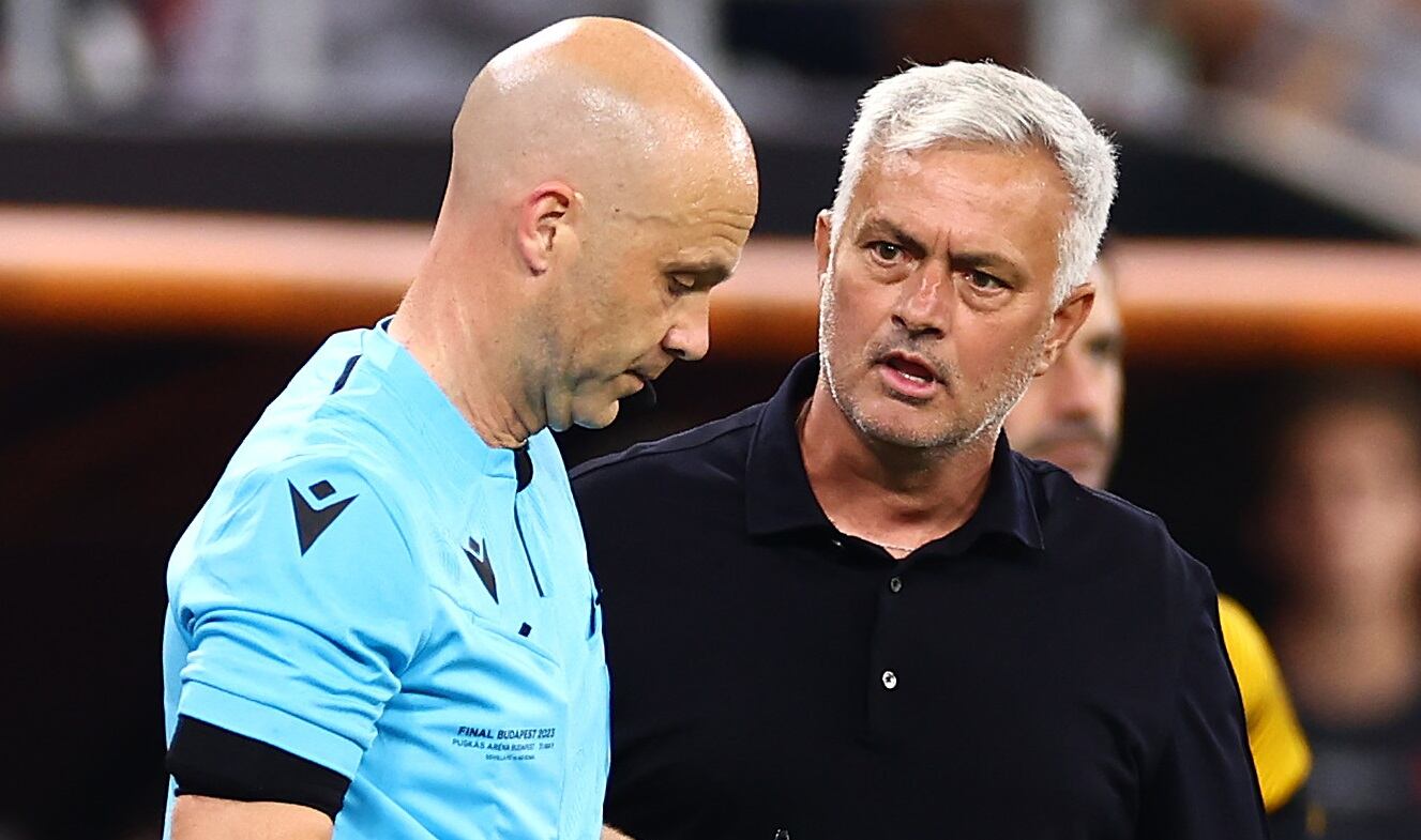 José Mourinho estalló contra el árbitro Anthony Taylor. (Photo by Chris Brunskill/Fantasista/Getty Images)