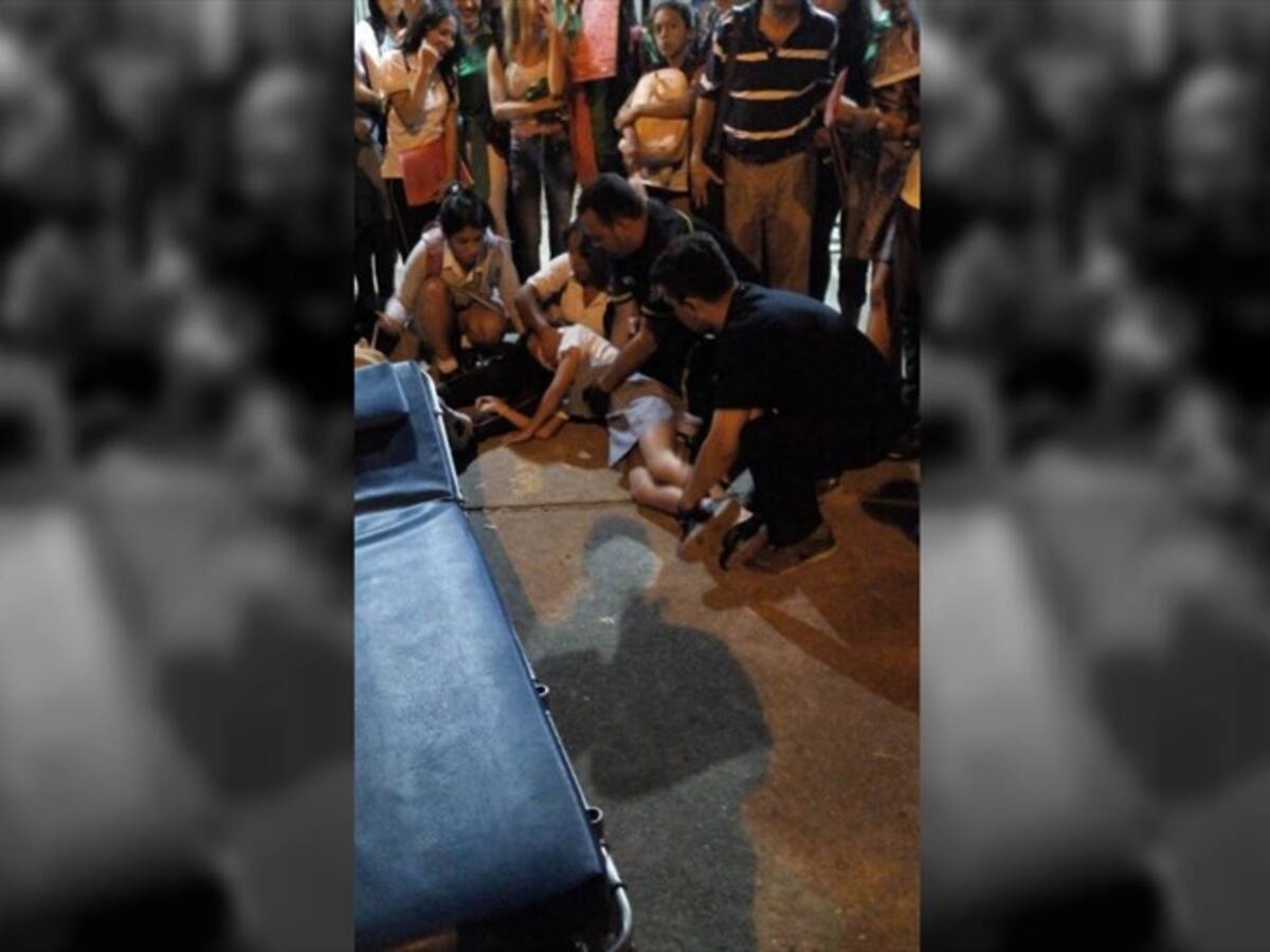 En Bucaramanga una menor intentó agredirse en el aula de clases y atacó a compañera