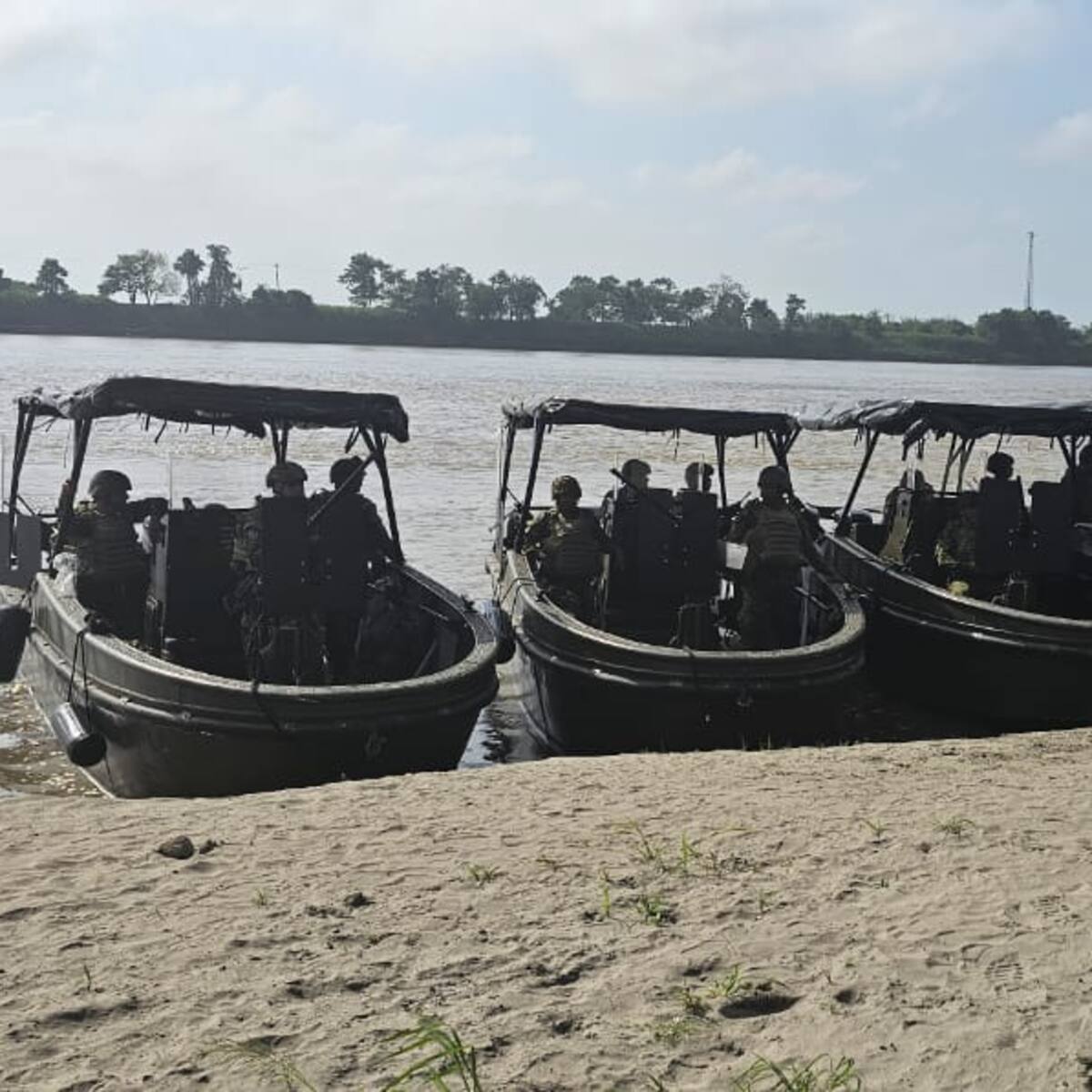 Armada recibe nuevos botes para fortalecer sus operaciones en ríos del caribe colombiano