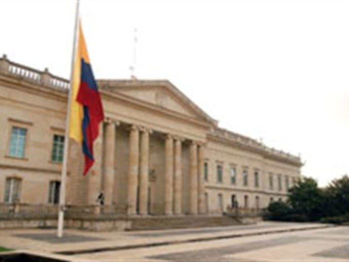 Abren investigación contra funcionarios de Palacio por las interceptaciones