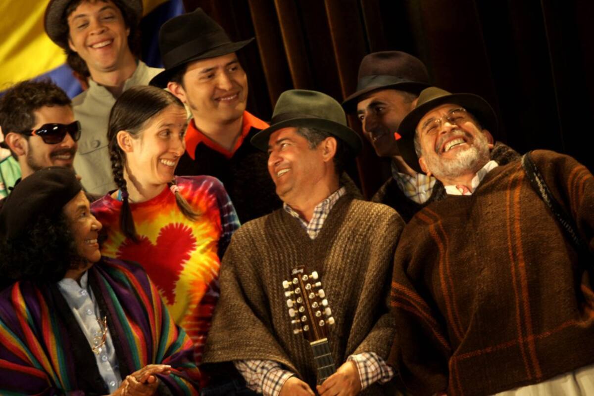 Fue el primer artista colombiano en presentarse en el Madison Square Garden de Nueva York en 1981. Velosa recuerda, de ese entonces, que no fueron recogidos por la limusina, que se encargaba de llevar a los artistas, por llevar ruana y sombrero.