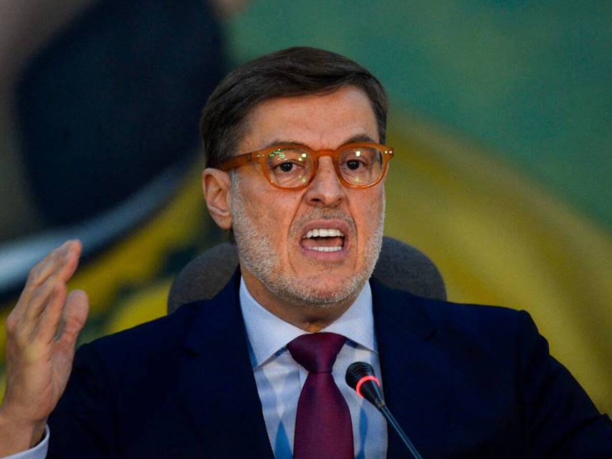 Venezuela denuncia “vandalización permanente” de su sede consular en Bogotá