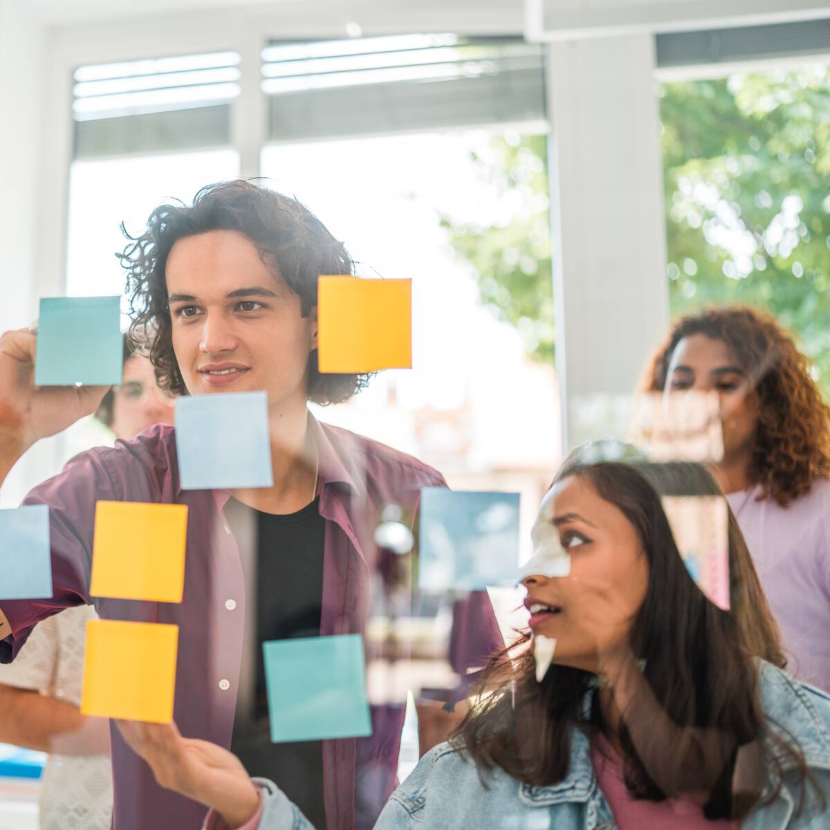 5 carreras tecnológicas mejor pagadas de Colombia en 2024: ¿en dónde estudiarlas?