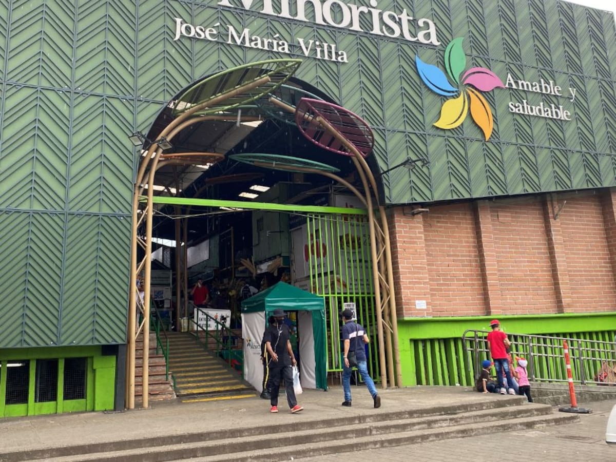 Paro minero retrasa hasta cuatro horas el ingreso de camiones a la Plaza Minorista
