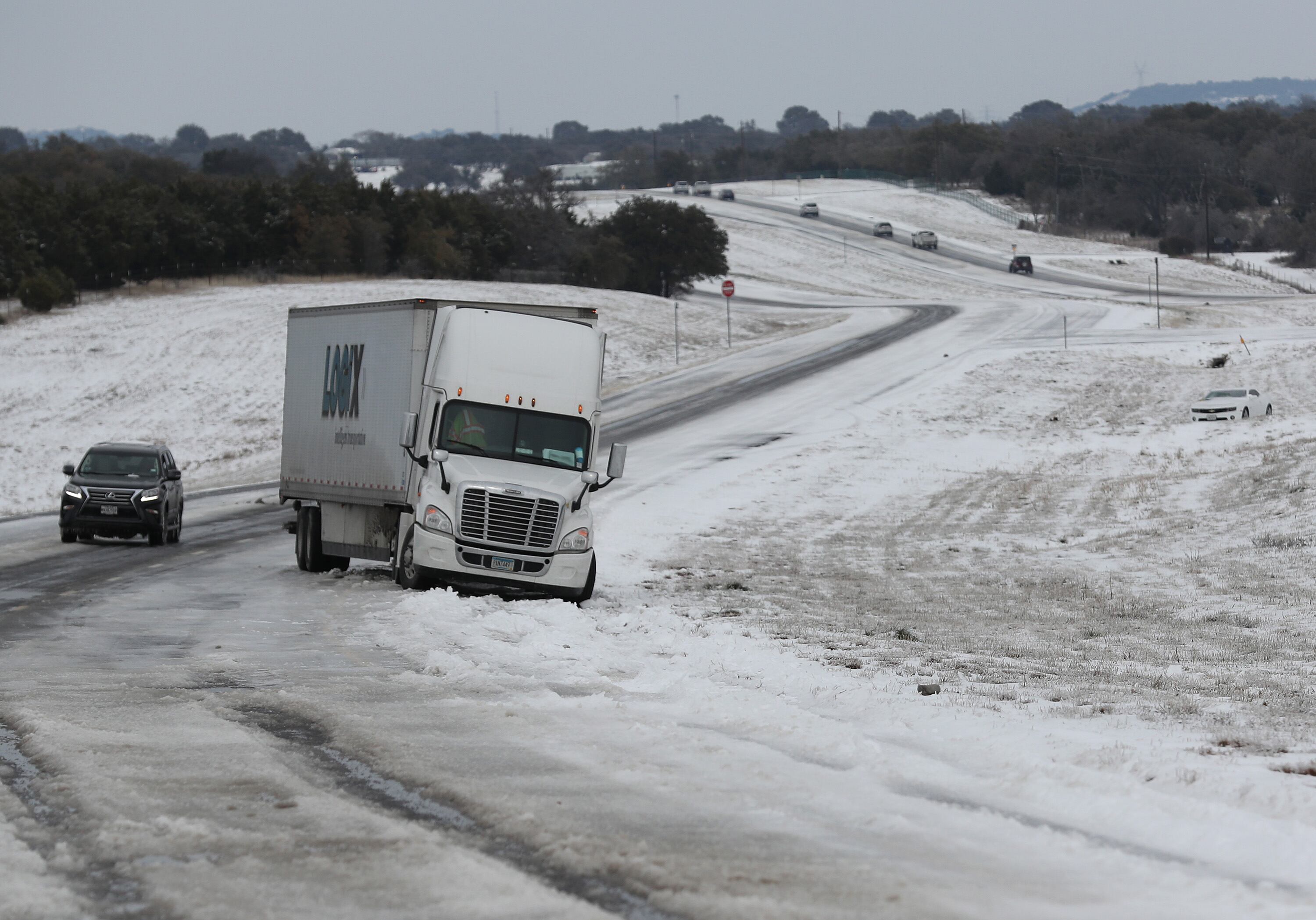 Tormenta de hielo deja 8 muertos, 370.000 sin luz y casi 2.000 vuelos cancelados en EE.UU.