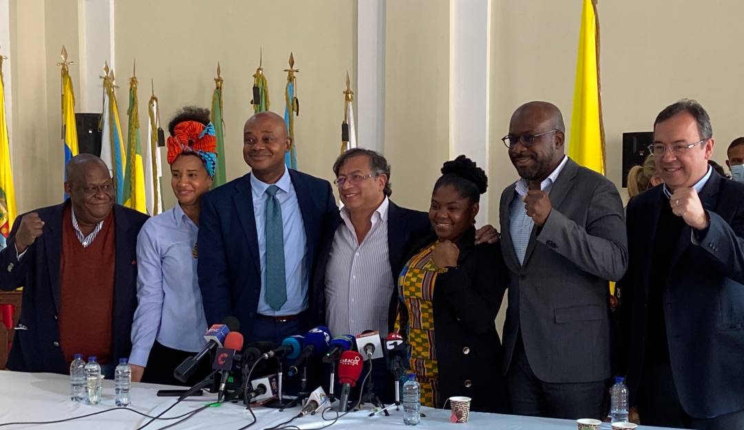 Gustavo Petro pasó a la segunda vuelta presidencial