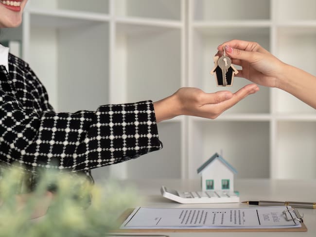 Adquisición de vivienda usada para grupos vulnerables en 2025. Imagen vía Getty Images