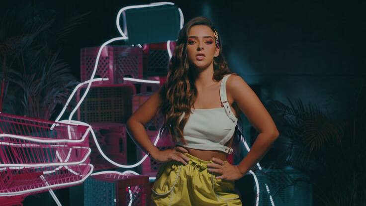 Adriana Torrón muestra una faceta más madura con “AU”